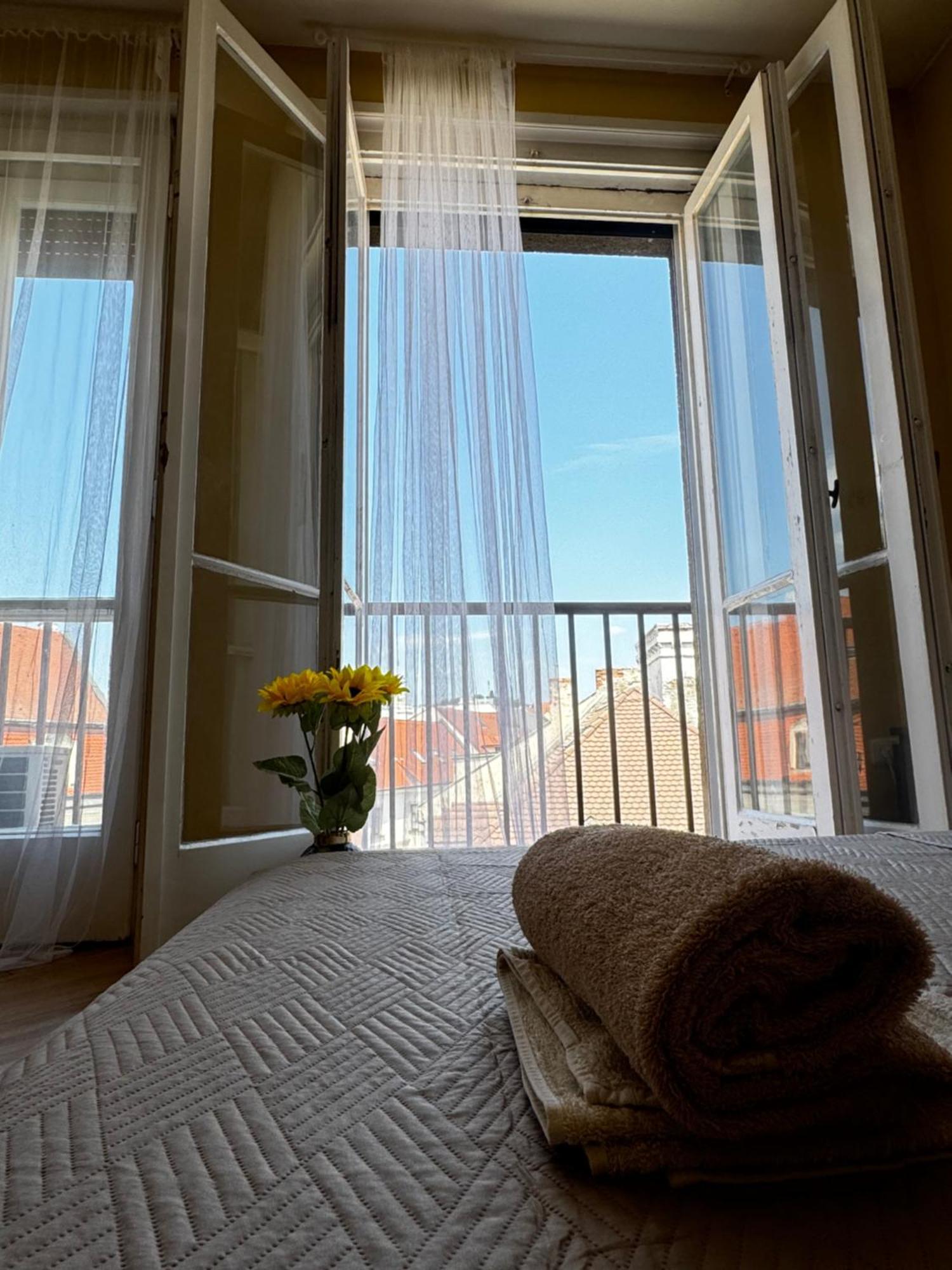 Extralarge Queen Room In The Heart Of Bratislava With Terrace エクステリア 写真
